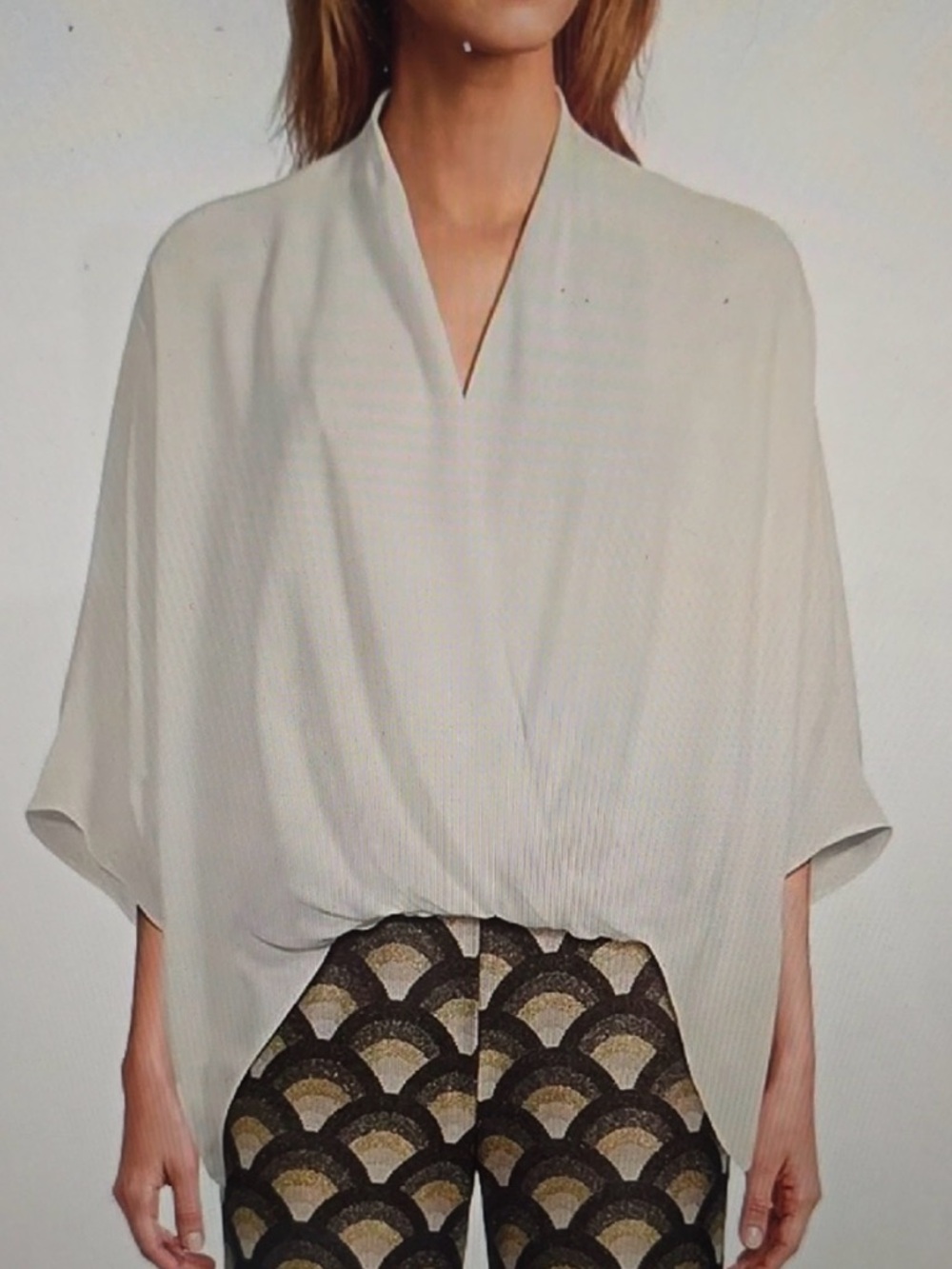 Trina Turk Shore Elegant Cream V-Neck Draped Women's Top M/L